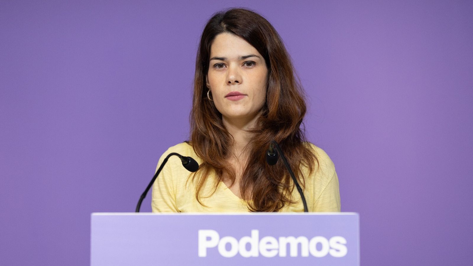 La portavoz de Podemos, Isa Serra, ofrece una rueda de prensa