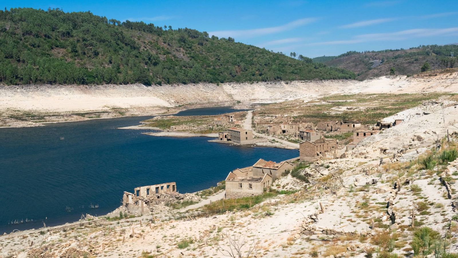 Las antiguas ruinas de la iglesia del embalse de Sau, en una imagen archivo