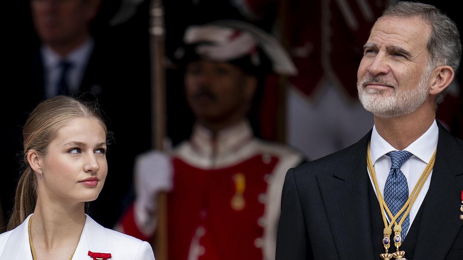 La Princesa Leonor y el Rey Felipe, en la tribuna del acto de jura de la Constitución ante las Cortes Generales