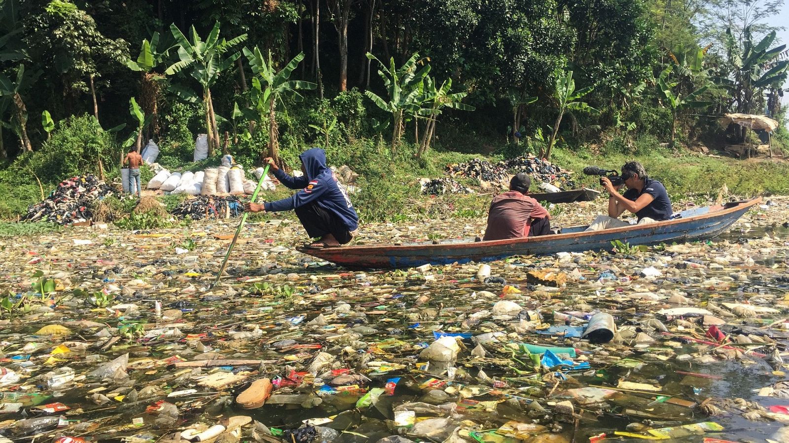 Grabación de la contaminación del río Citarum