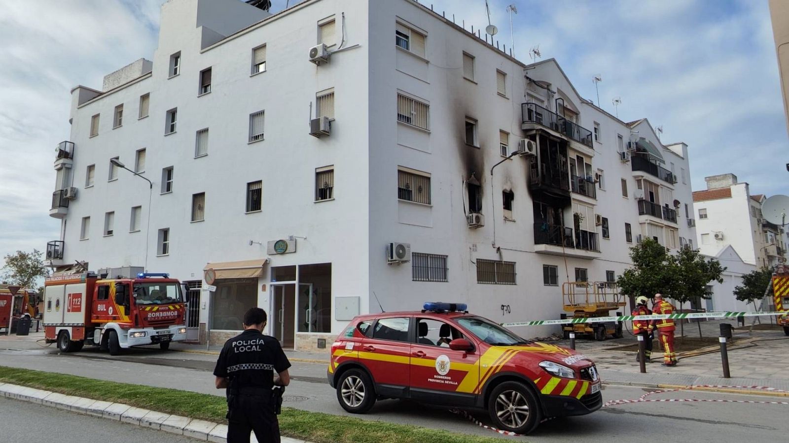 Bloque de pisos en el que se ha registrado el incendio con el resultado de dos jóvenes fallecidos