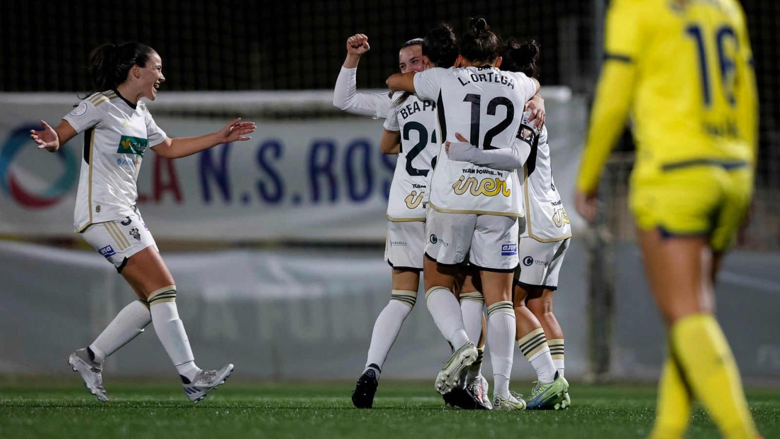 Las jugadoras del Albacete celebran un gol ante el Villarreal en la Copa de la Reina