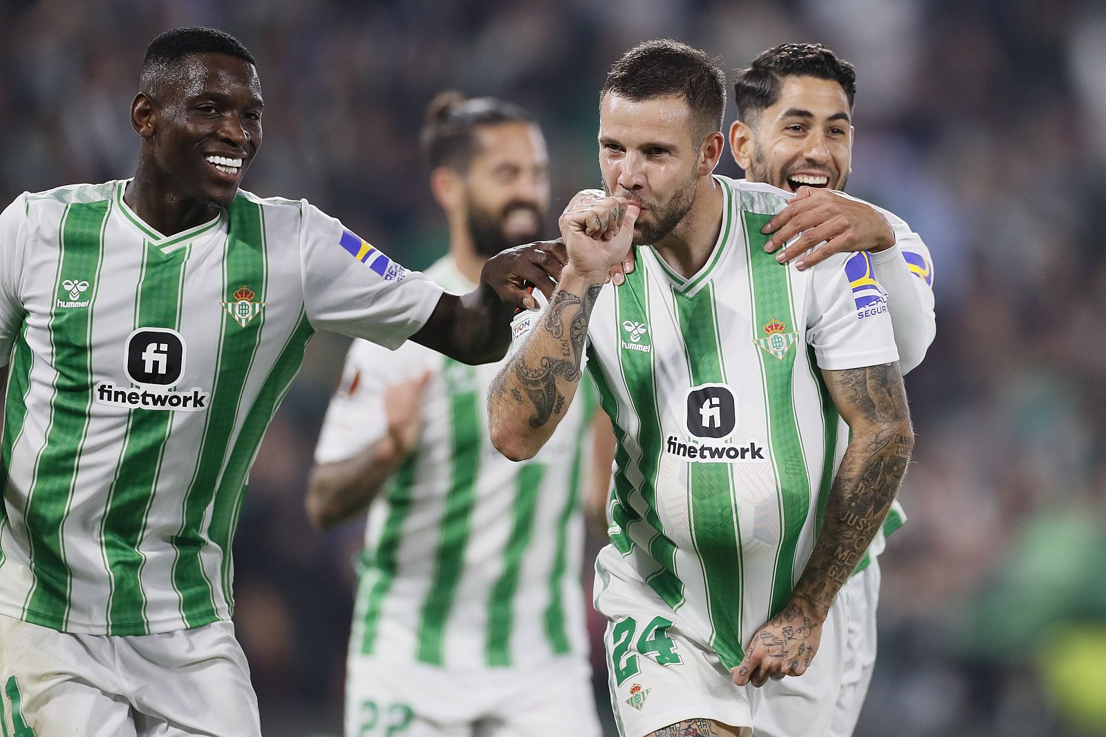 El Betis gana y es líder de su grupo