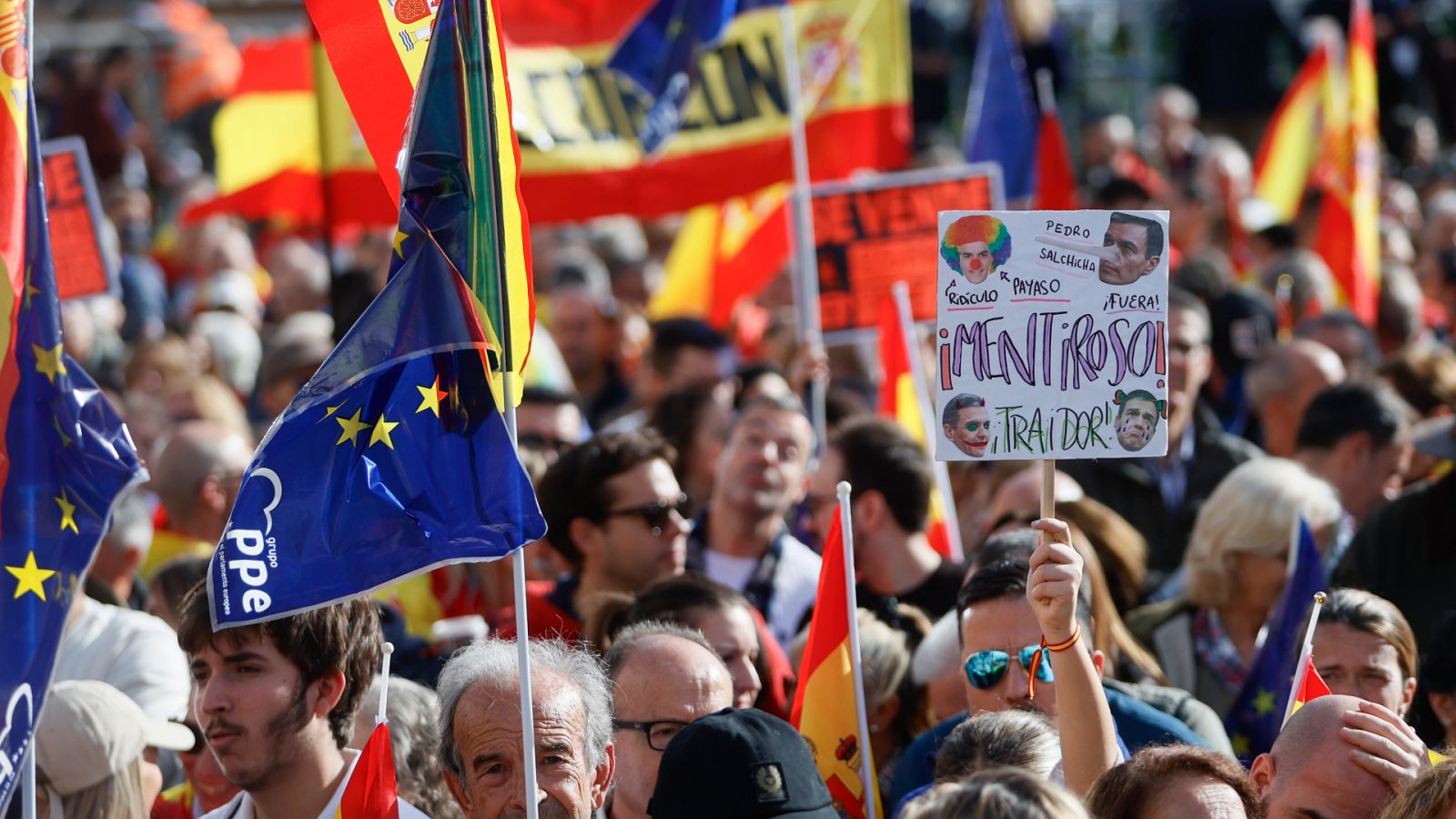 Manifestantes en la protesta en Madrid contra la amnistía.