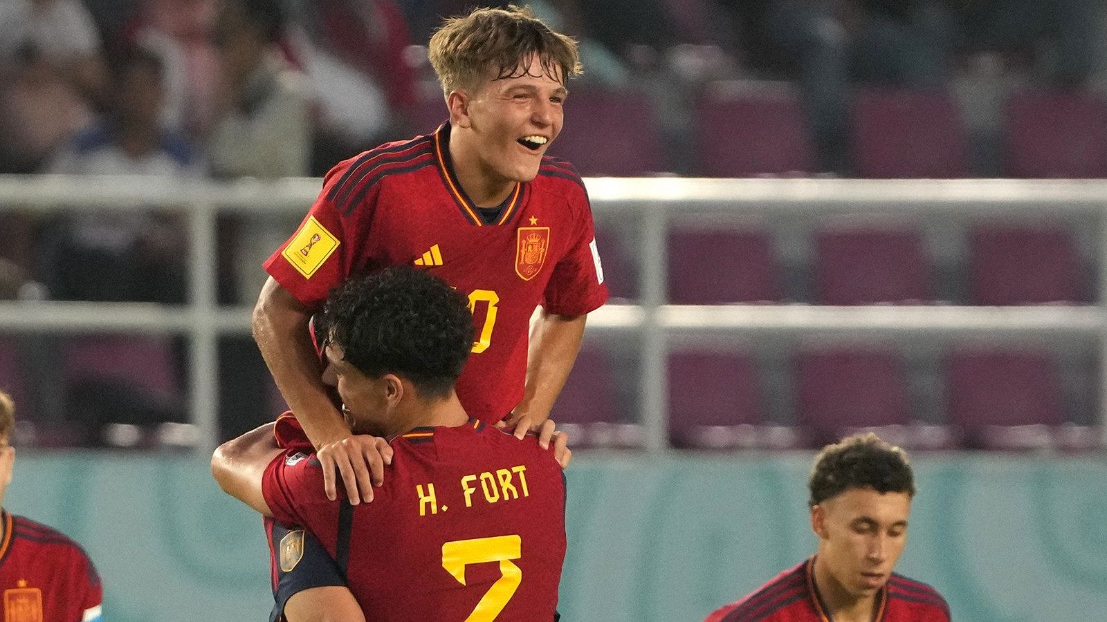 Juan Hernández celebra su gol a Mali.