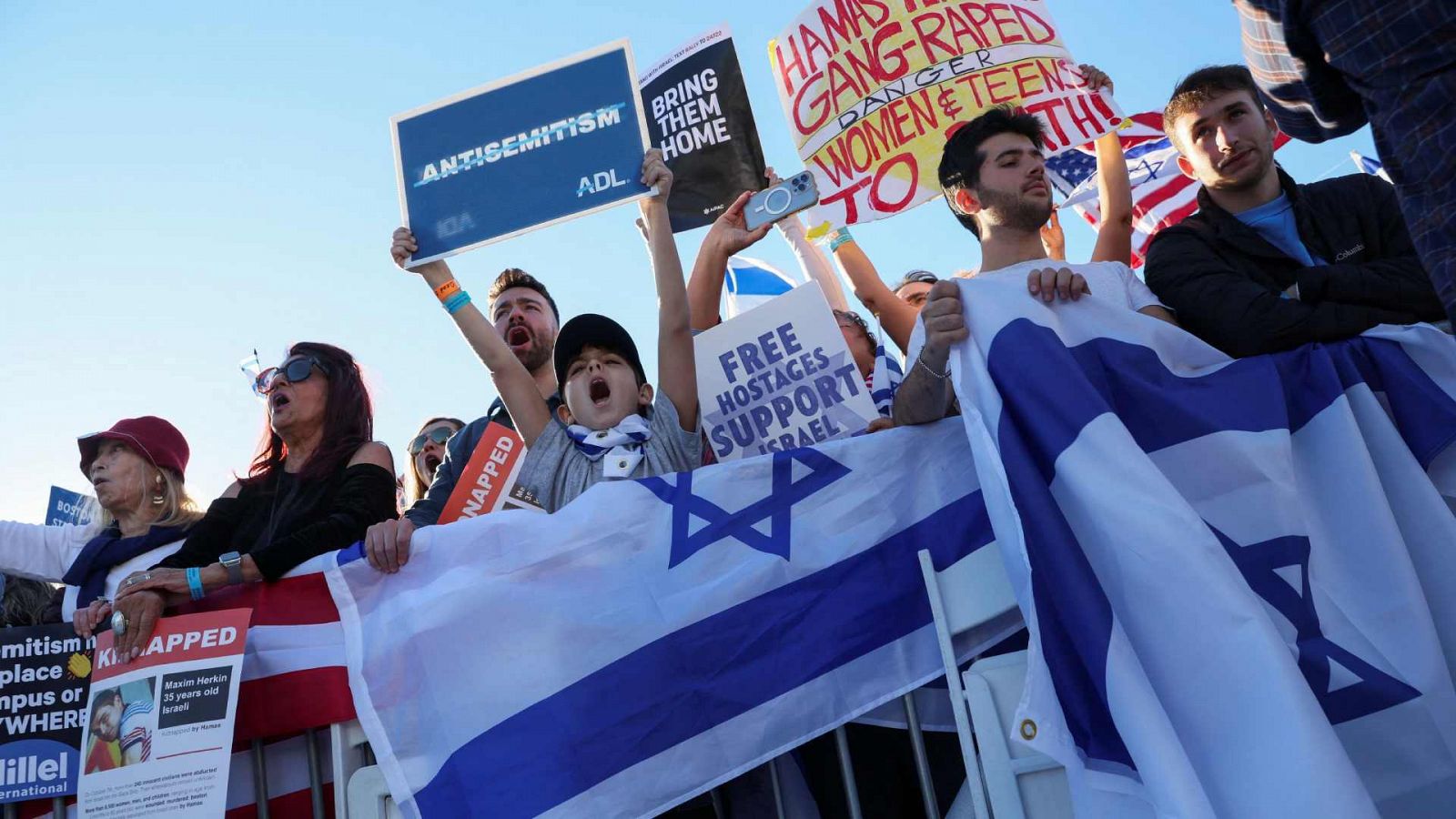 Estadounidenses se reúnen en solidaridad con Israel y protestan contra el antisemitismo, durante una manifestación en el National Mall en Washington, EE.UU.