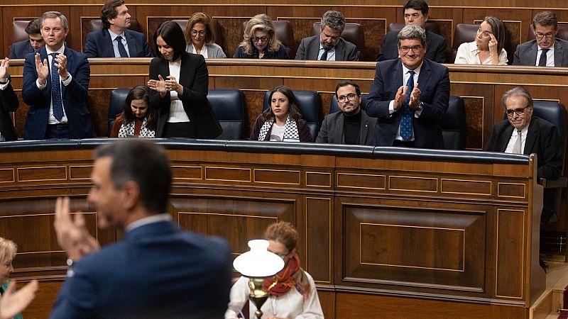 Los gestos en el debate de investidura de Sáchez: Aplausos en el Congreso de los diputados