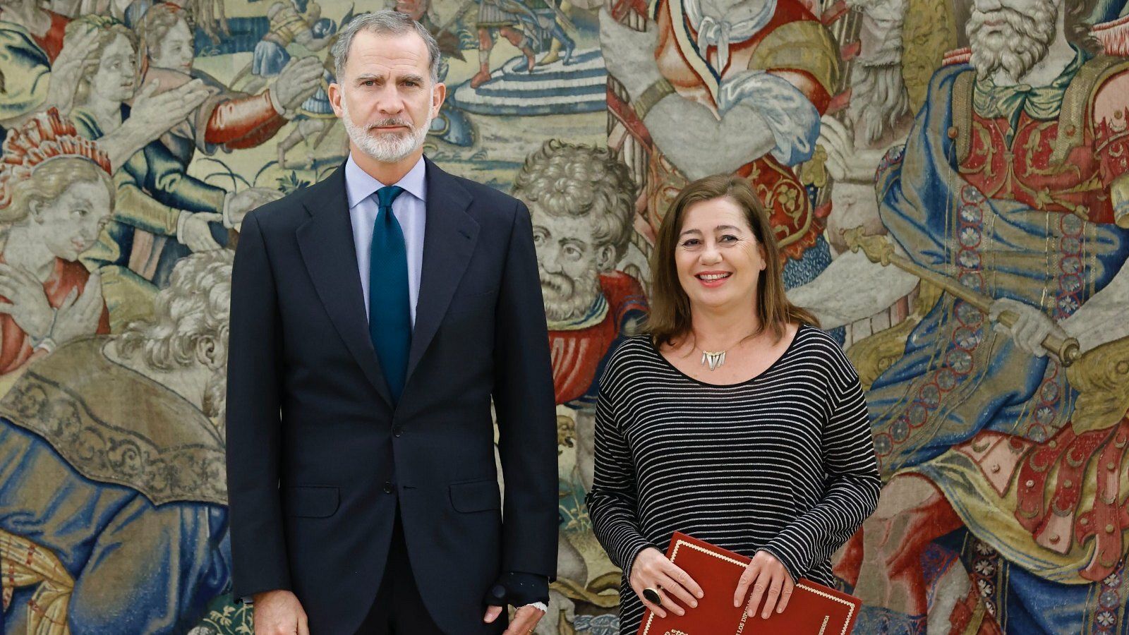 La presidenta del Congreso, Francina Armengol, junto a Felipe VI