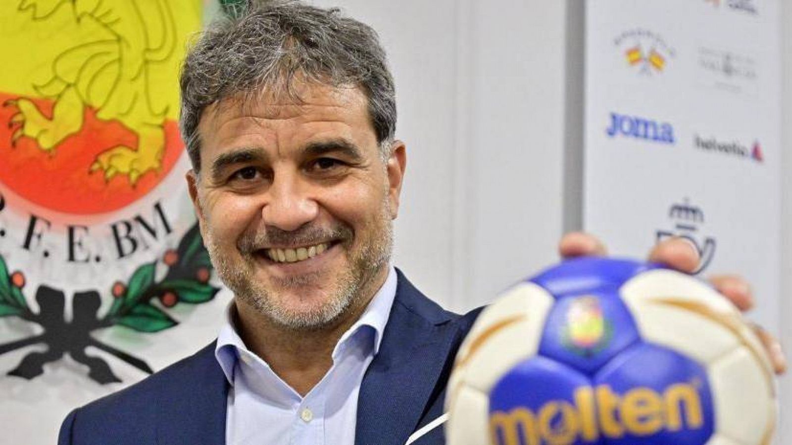 Ambros Martín durante su presentación seleccionador de la selección femenina de balonmano