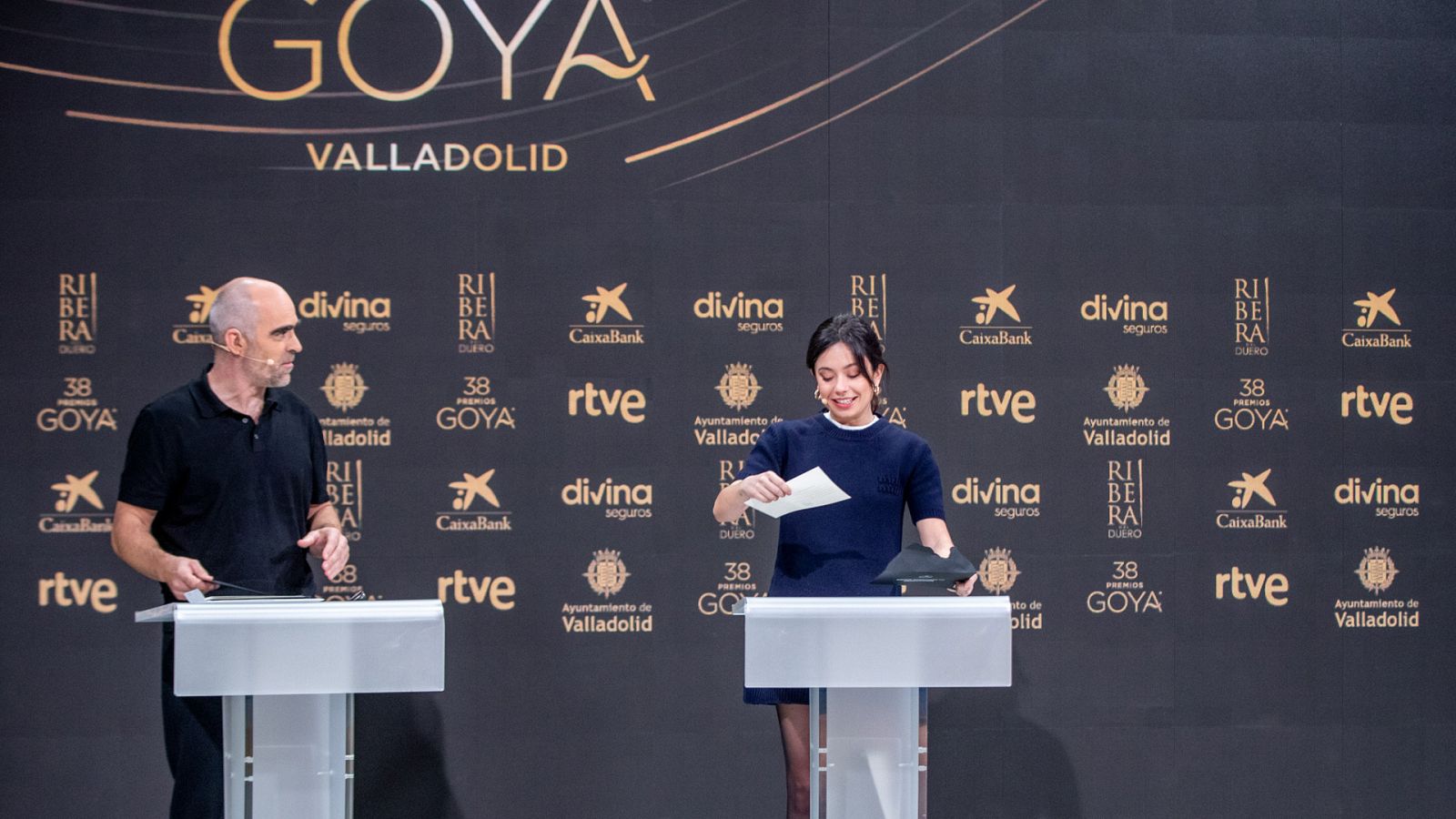 Luis Tosar y Anna Castillo durante la lectura de nominados en 'Mañaneros'