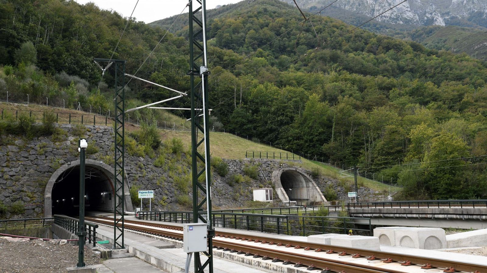 Un túnel de la recién estrenada Variante de Pajares, construid apor Adif, para la llegada del AVE a Asturias