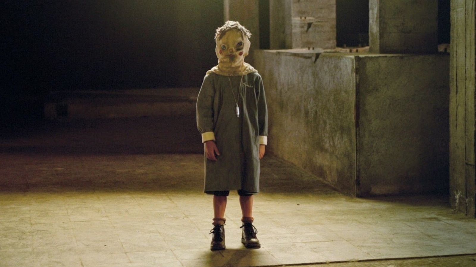 ¿Qué famoso actor se escondía tras la máscara en 'El orfanato'?