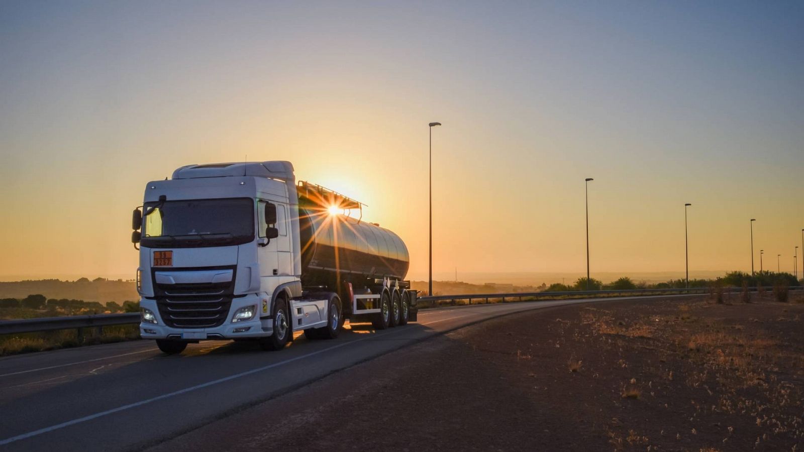 Los camioneros son fundamentales en la cadena de transportes