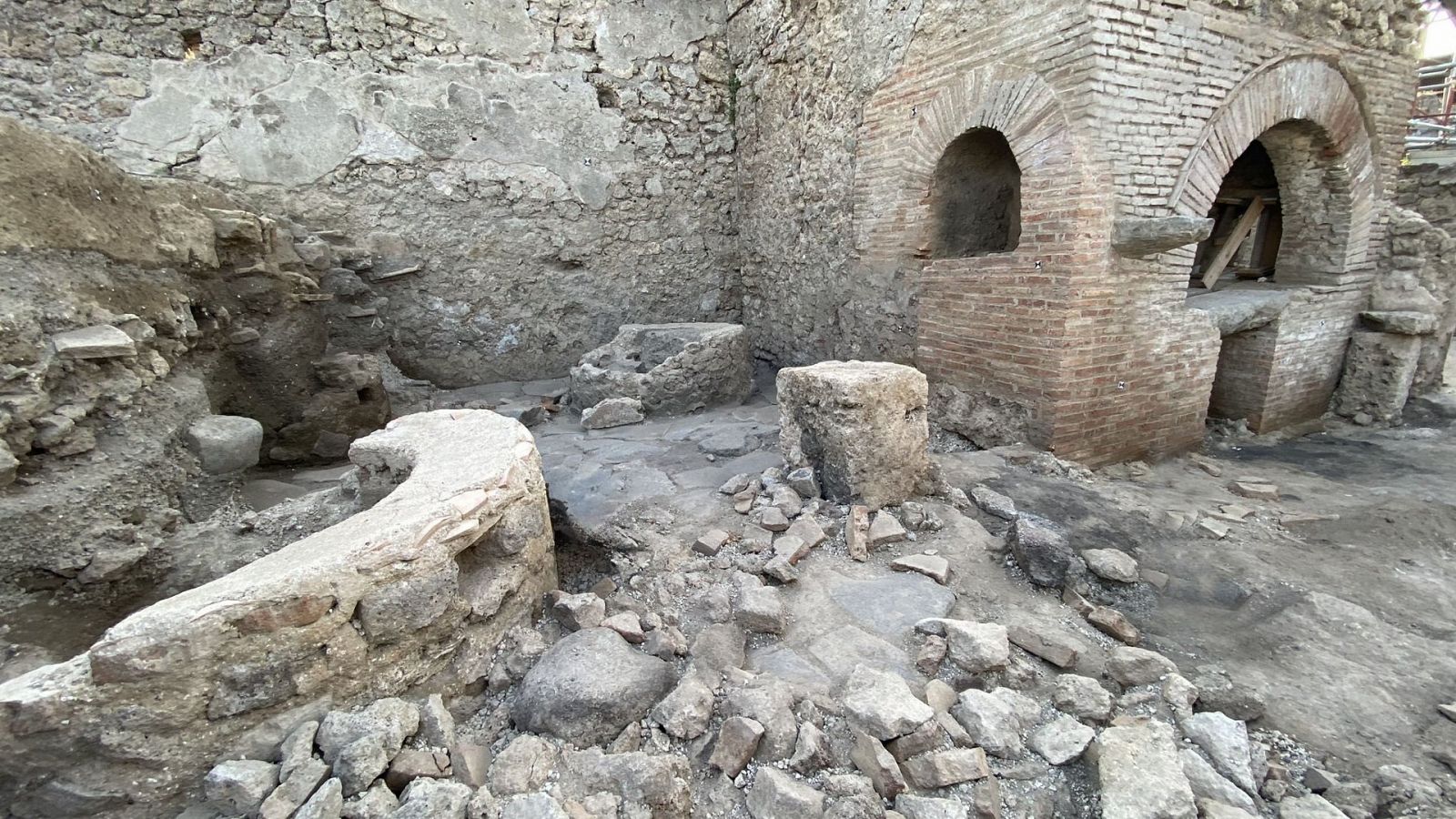 Descubierto un "molino-prisión" en Pompeya donde esclavos eran obligados a moler el grano