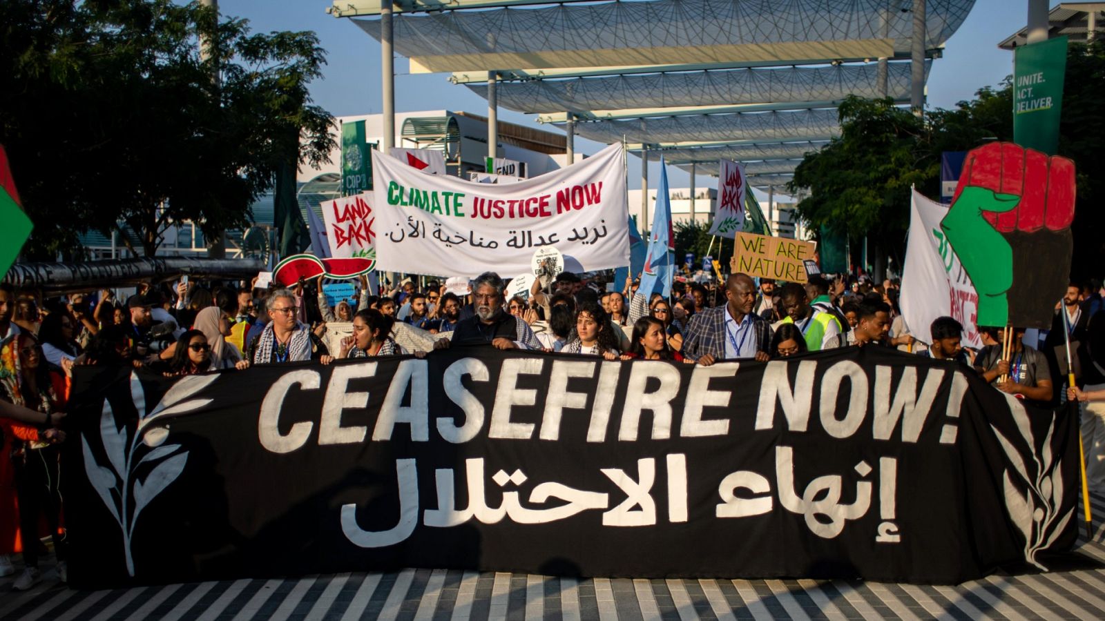 Los activistas en la cumbre de Dubái piden un alto el fuego en Gaza
