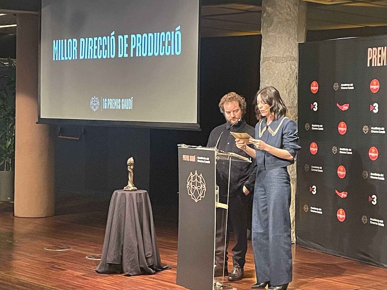 Pol López i Vicky Luengo durant la lectura de les nominacions dels Premis Gaudí