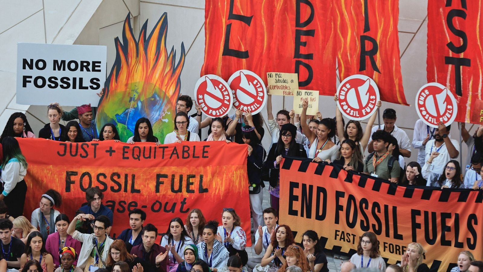 COP28: Protesta contra los combustibles fósiles en la cumbre de Dubái