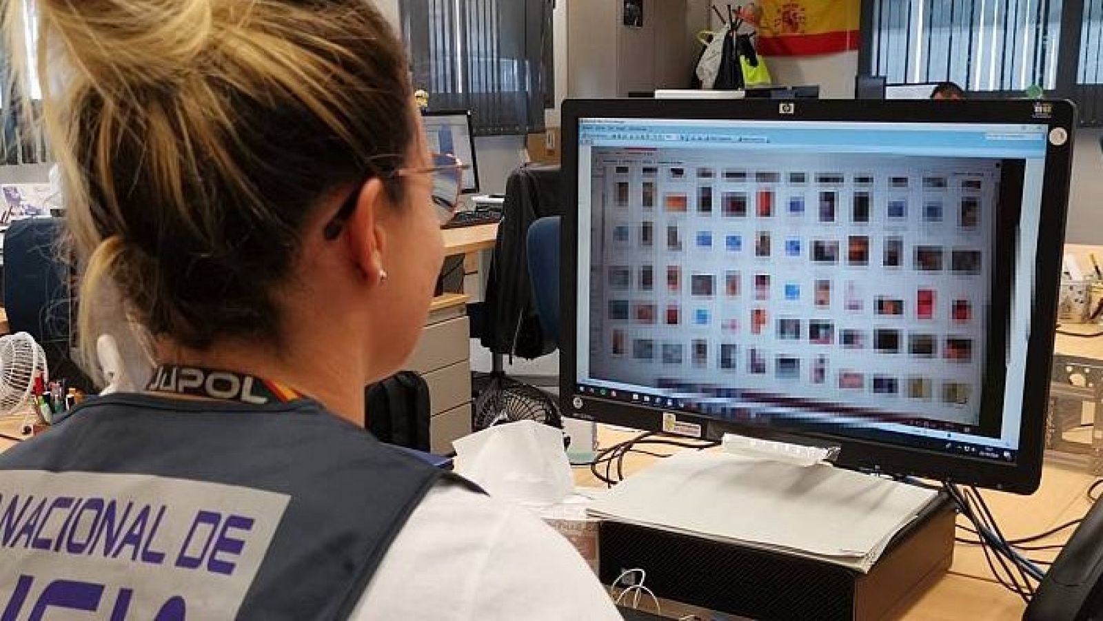 Els Mossos investiguen un grup de joves que distribueix pornografia infantil