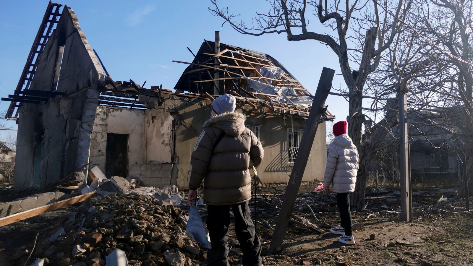 Una vivienda dañada tras un ataque con drones sobre la ciudad de Odesa