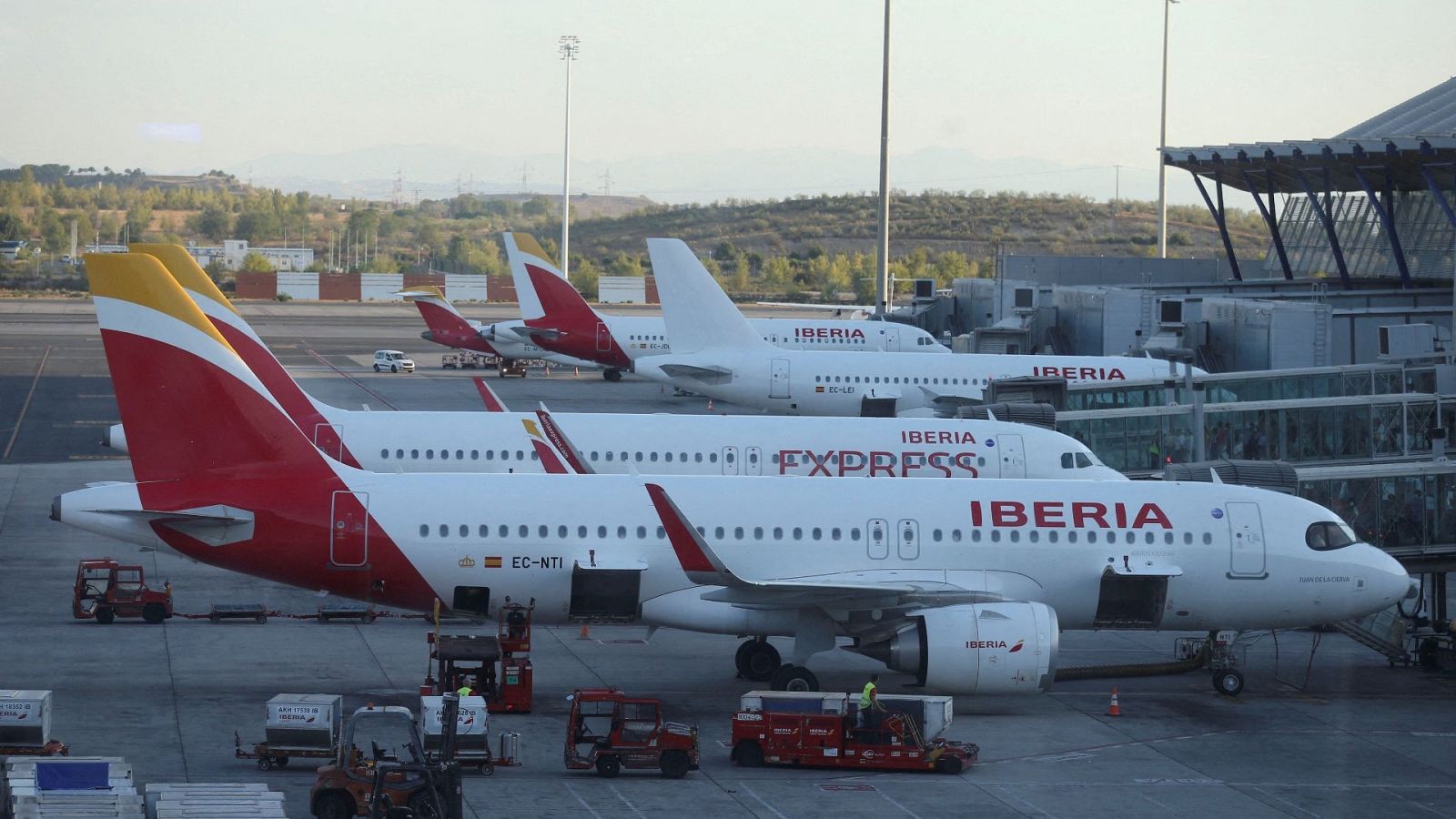 Varios aviones Iberia en el aeropuerto Adolfo Suarez Madrid-Barajas