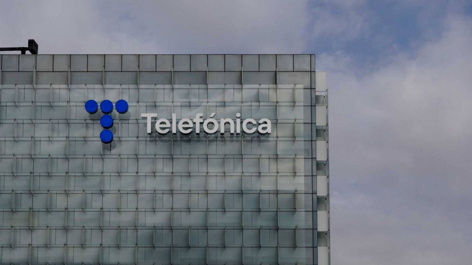 Telefónica y los sindicatos llegan a un principio de acuerdo para el ERE