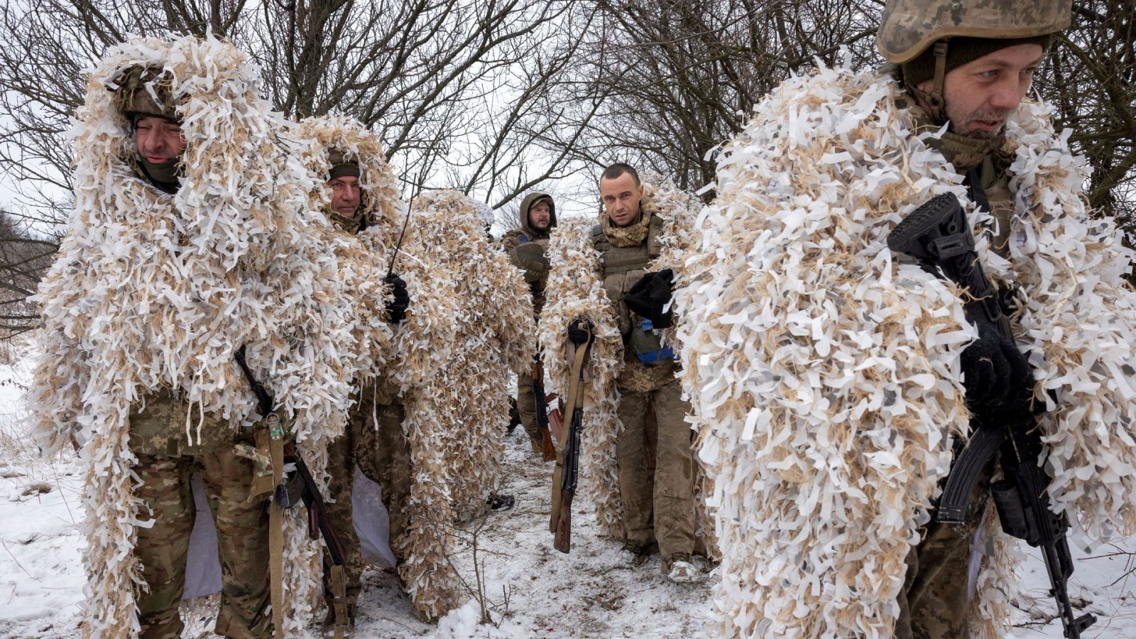Soldados ucranianos, con la indumentaria de invierno, en la región de Donetsk.