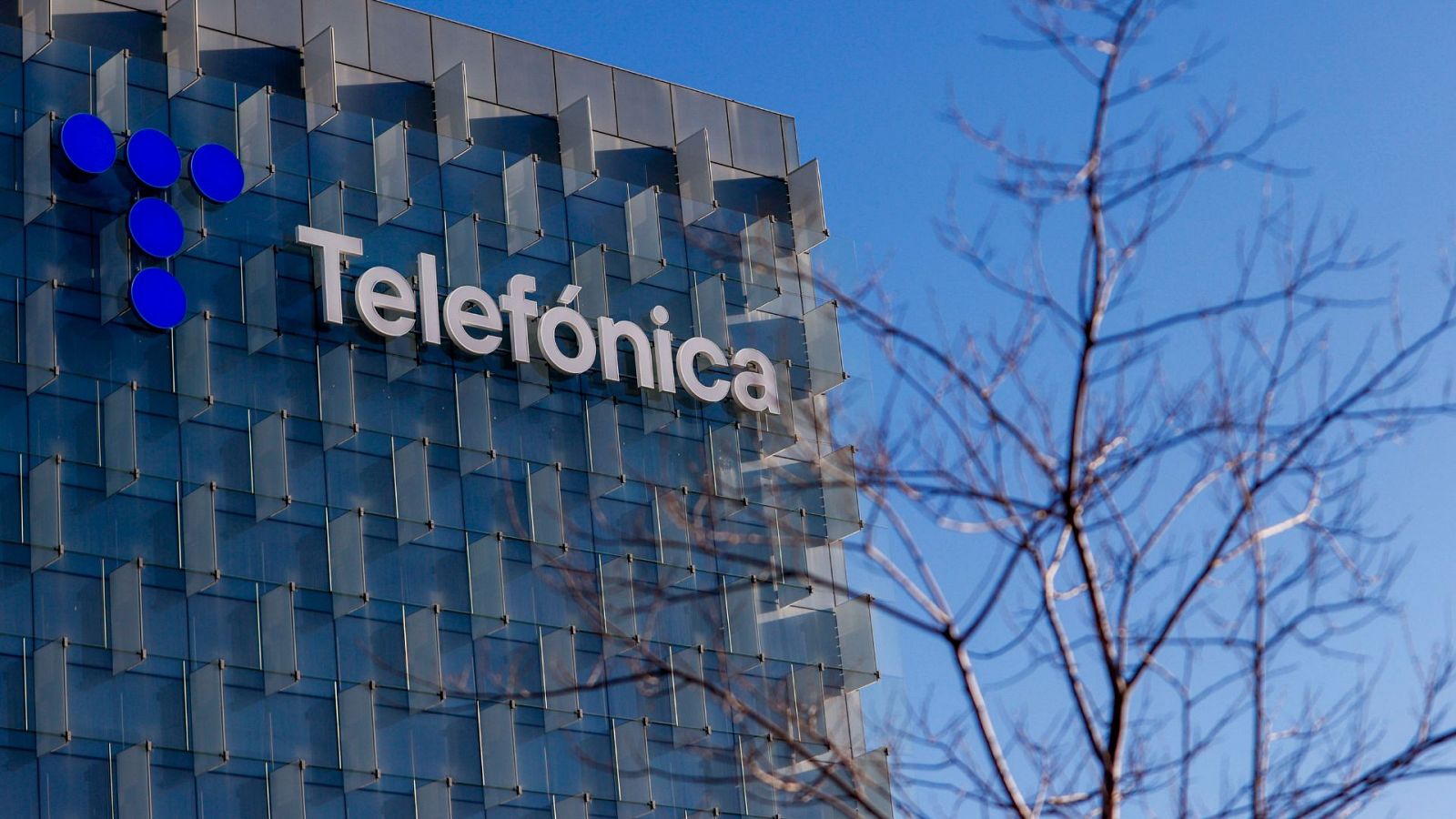 Exterior de la sede de Telefónica