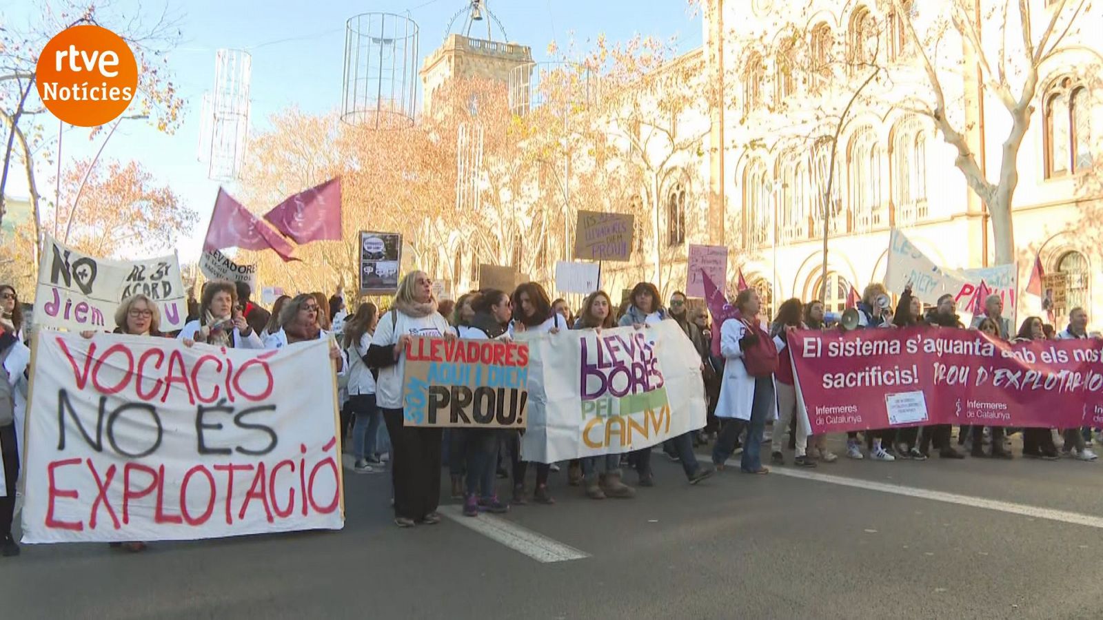 Mig miler d'infermeres protesten aquest dilluns a Barcelona