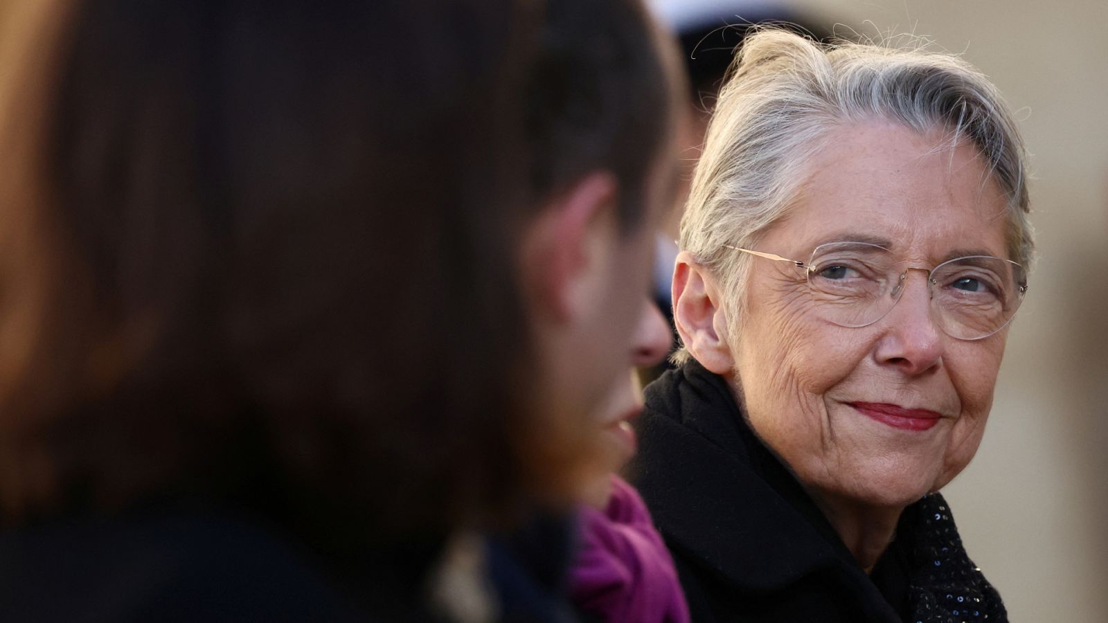 Dimite la primera ministra de Francia, Elisabeth Borne