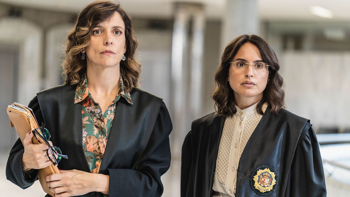 La actriz Verónica Echegui da vida a la jueza Carmen Costa