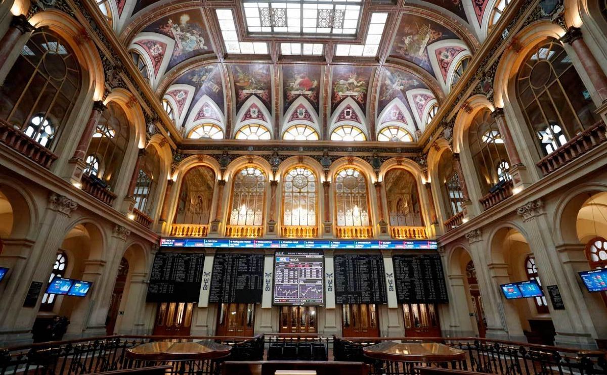 Interior de la Bolsa de Madrid en una imagen de archivo.