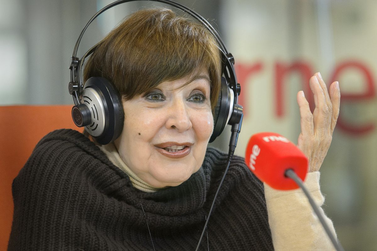 Concha Velasco, en los estudios de RNE.