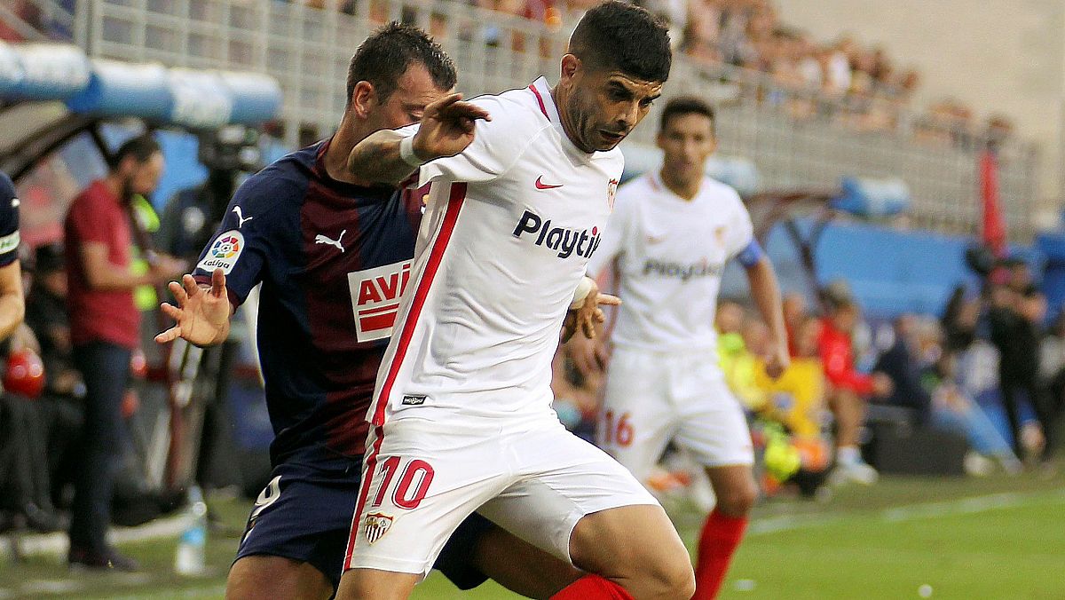 Ever Banega, protagonista del partido contra el Eibar con un doblete.