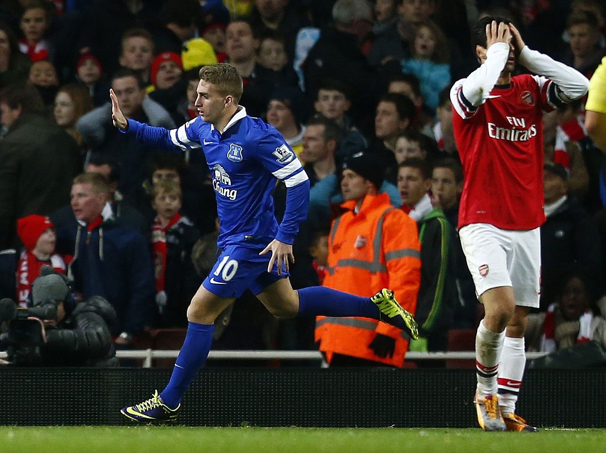 El español Deulofeu celebra el gol del empate ante el Arsenal