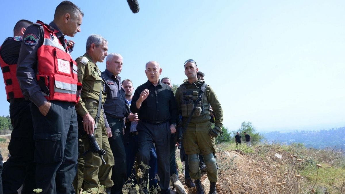 Israel se prepara para una posible guerra con Hizbulá. Imagen: Netanyahu en la frontera con el Líbano