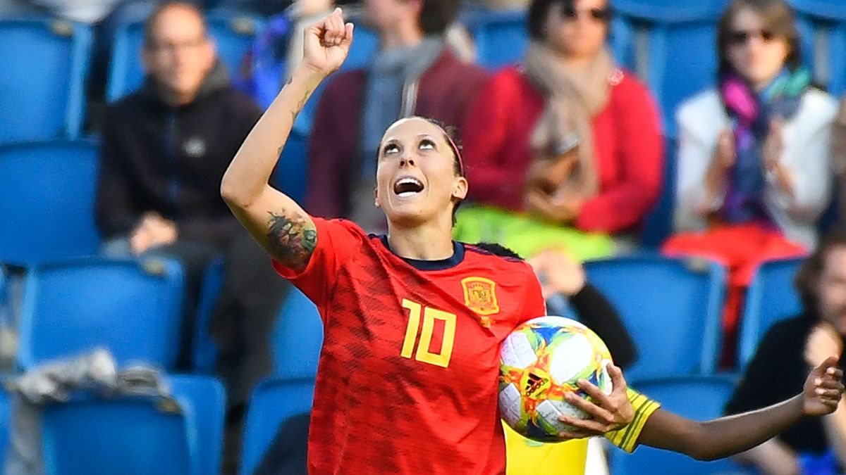 Jenni Hermoso celebra su primer penalti anotado