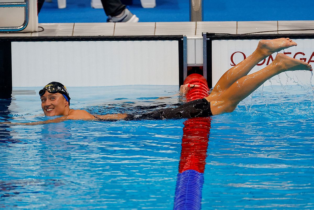 Mireia Belmonte sonríe tras lograr el pase a la final de los 400 estilos en Tokyo 2020