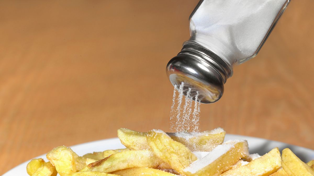 ¡No te pases con la sal!: Así podría afectar a tu salud