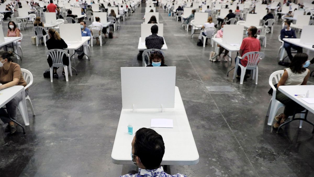 Vista de un examen de oferta pública de empleo celebrado en la Comunidad Valenciana en 2020.