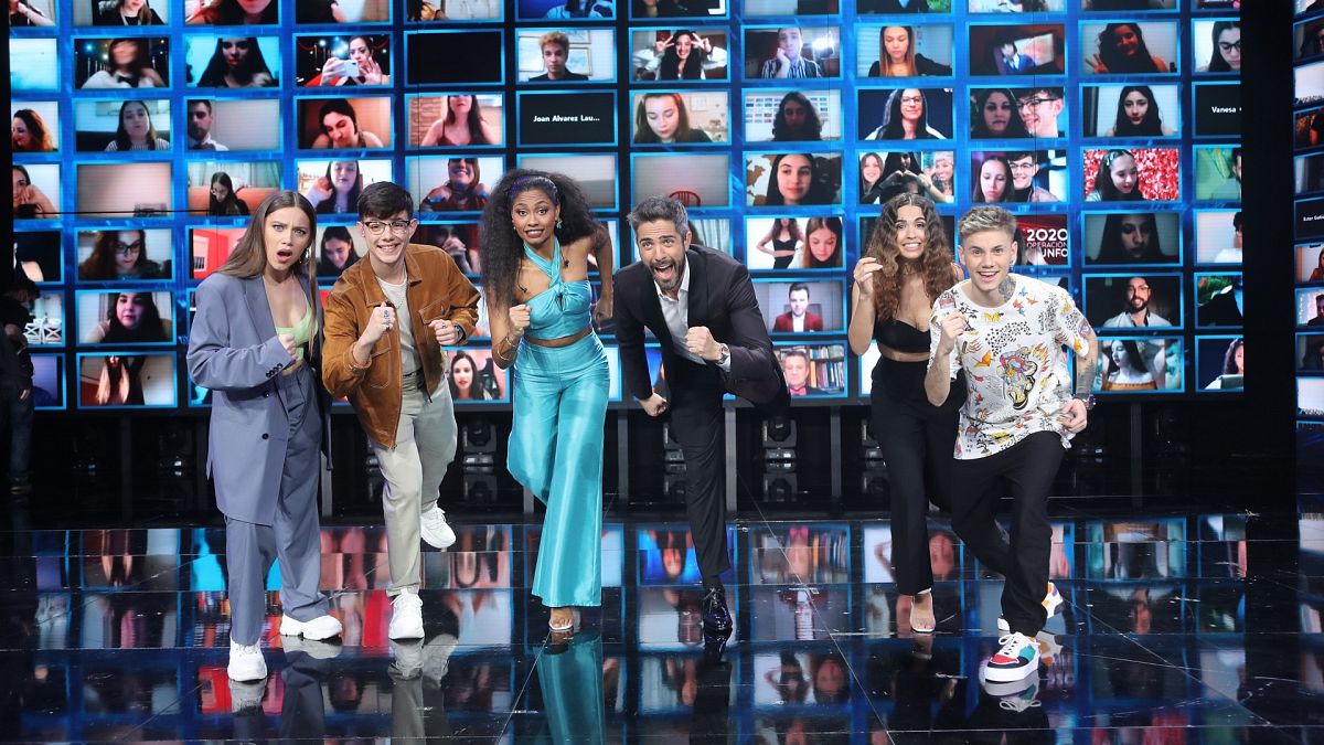 Los finalistas de OT 2020 con Roberto Leal