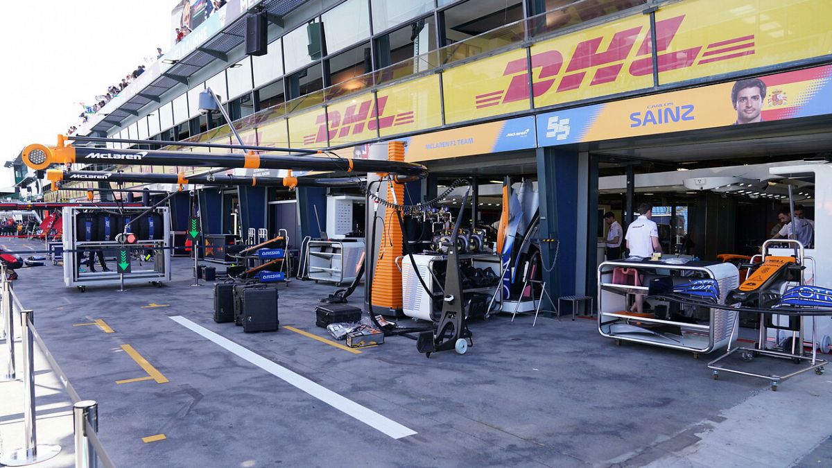 Imagen del box de Mclaren en el circuito de Melbourne.