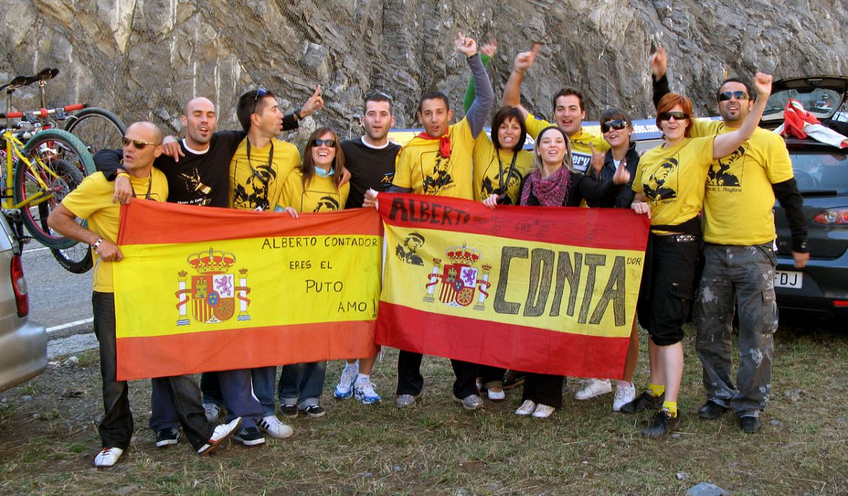 La Peña de Contador ha acompañado al ciclista de Pinto en las etapas de montaña.