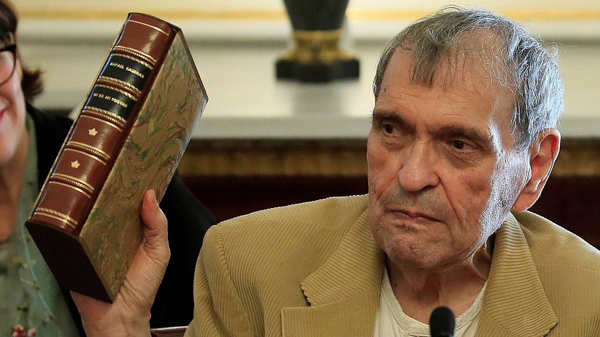 Rafael Cadenas recupera la tradición mañana al acudir al acto de