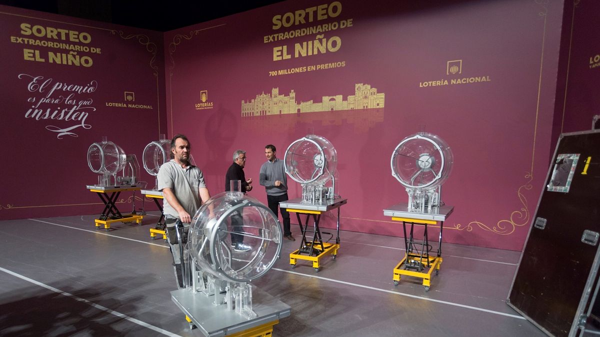 Lotería del Niño 2023: preparación de los bombos para el sorteo del la Lotería del Niño