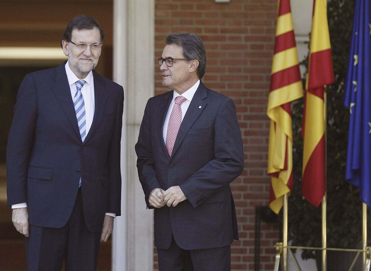 RAJOY RECIBE A MAS EN LA MONCLOA