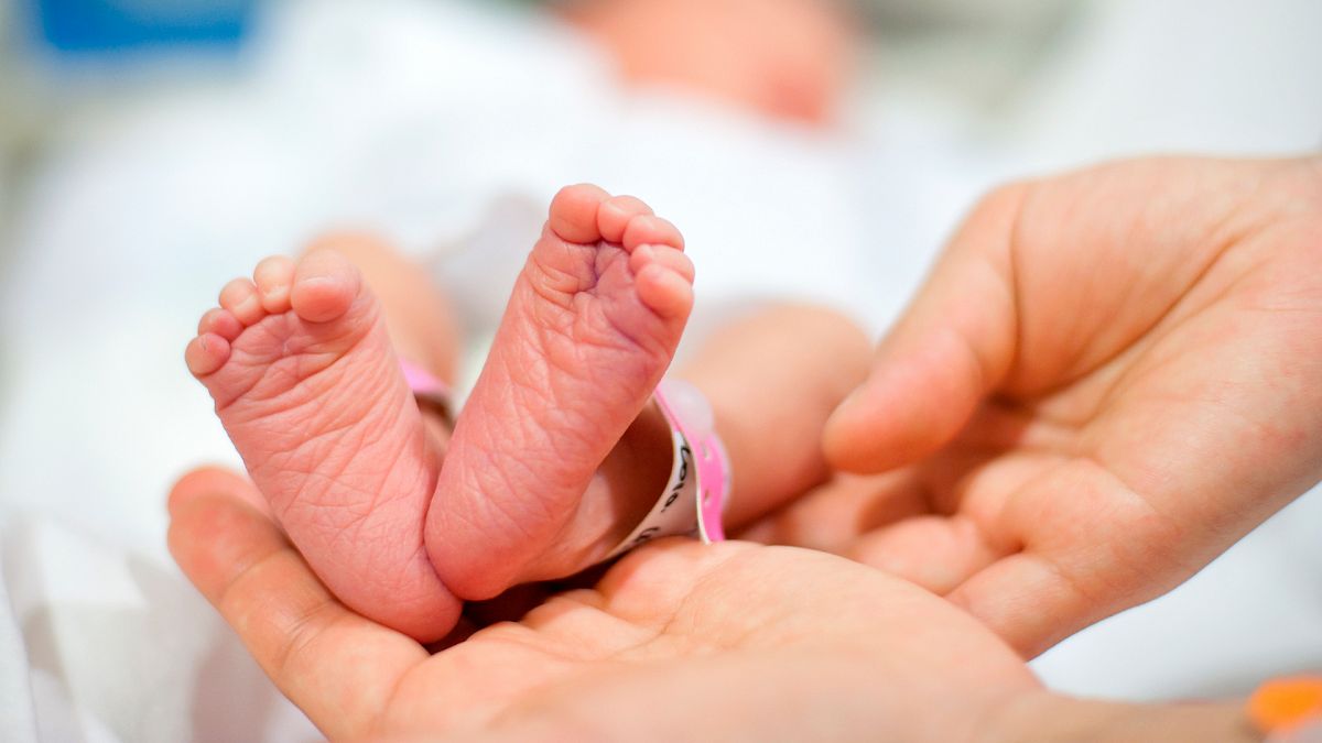 Recién nacido en una maternidad