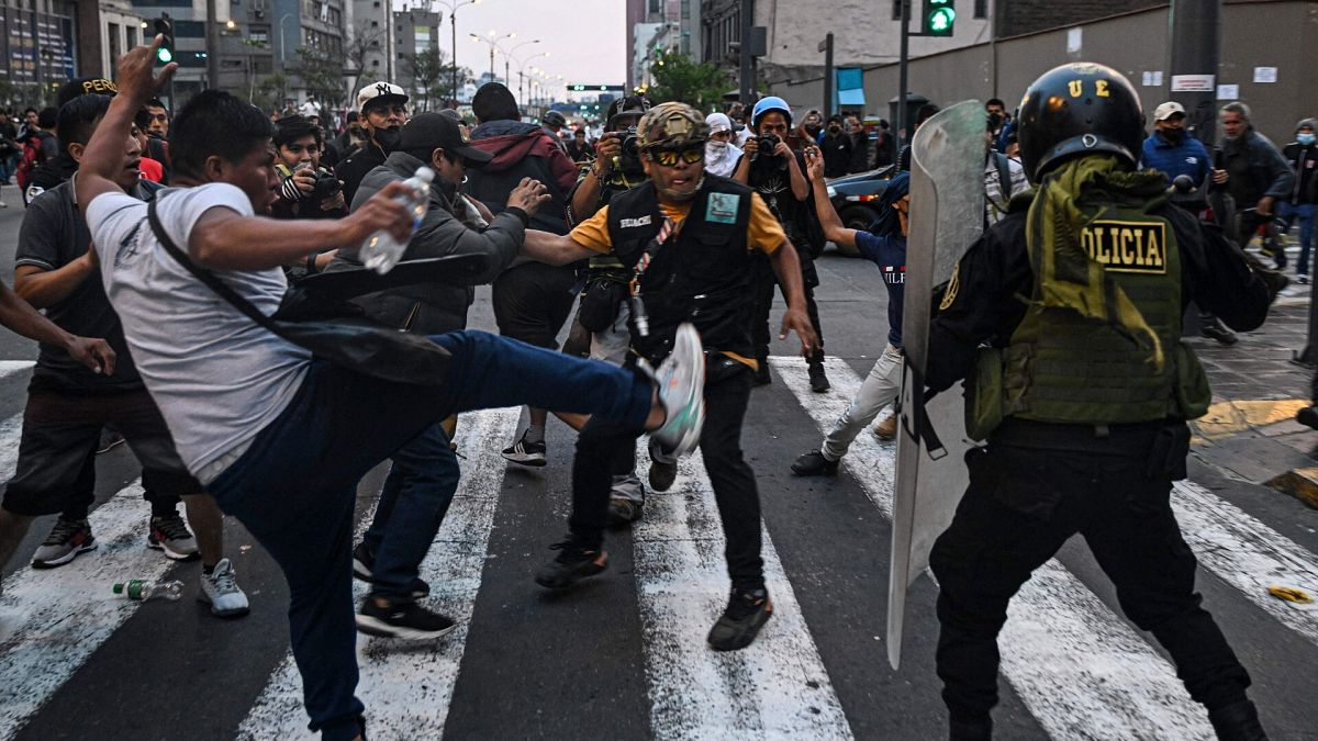 Simpatizantes de Pedro Castillo se manifiestan en Lima