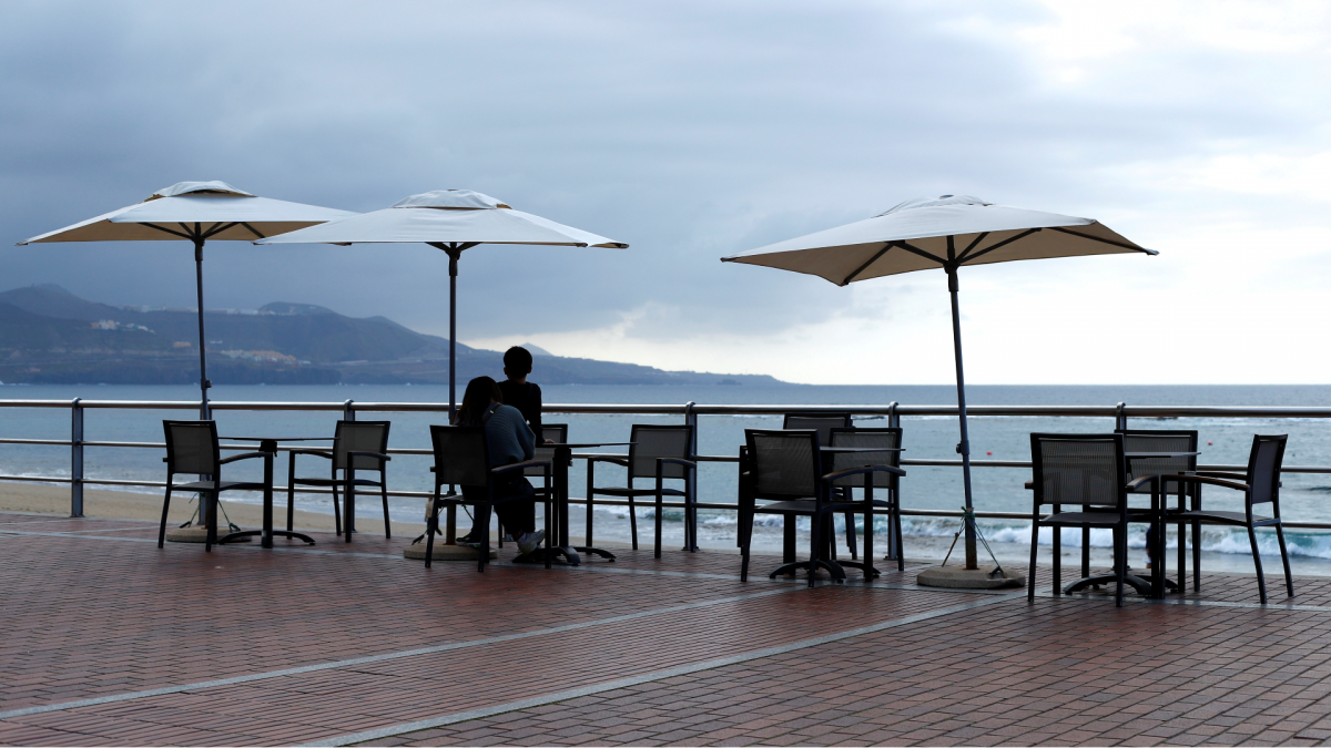 Terraza casi desierta en la isla de Gran Canaria