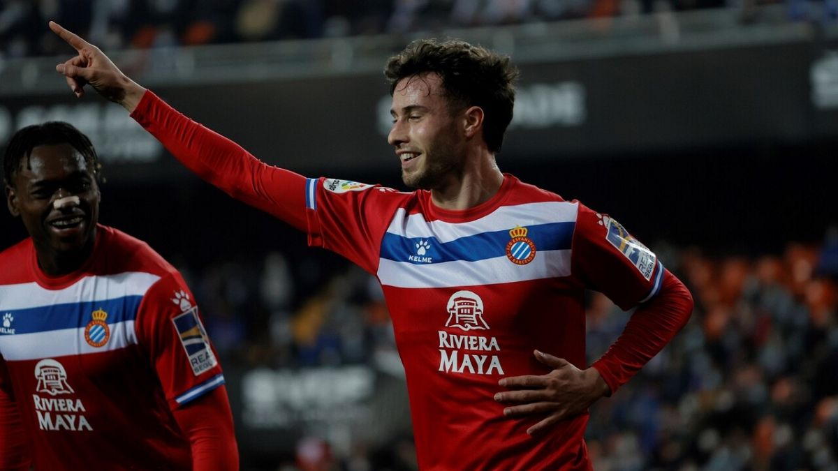Javi Puado celebra su gol al Valencia, el segundo del Espanyol.