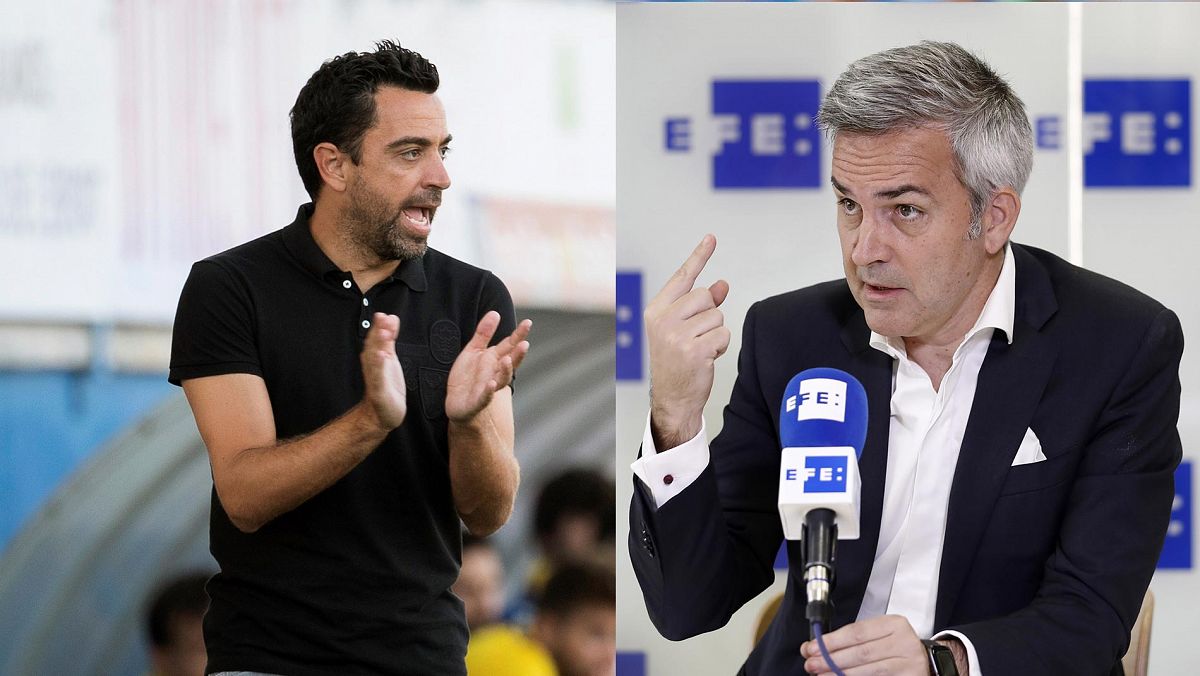 Xavi Hernández (i), pilar del proyecto deportivo de Víctor Font (d).